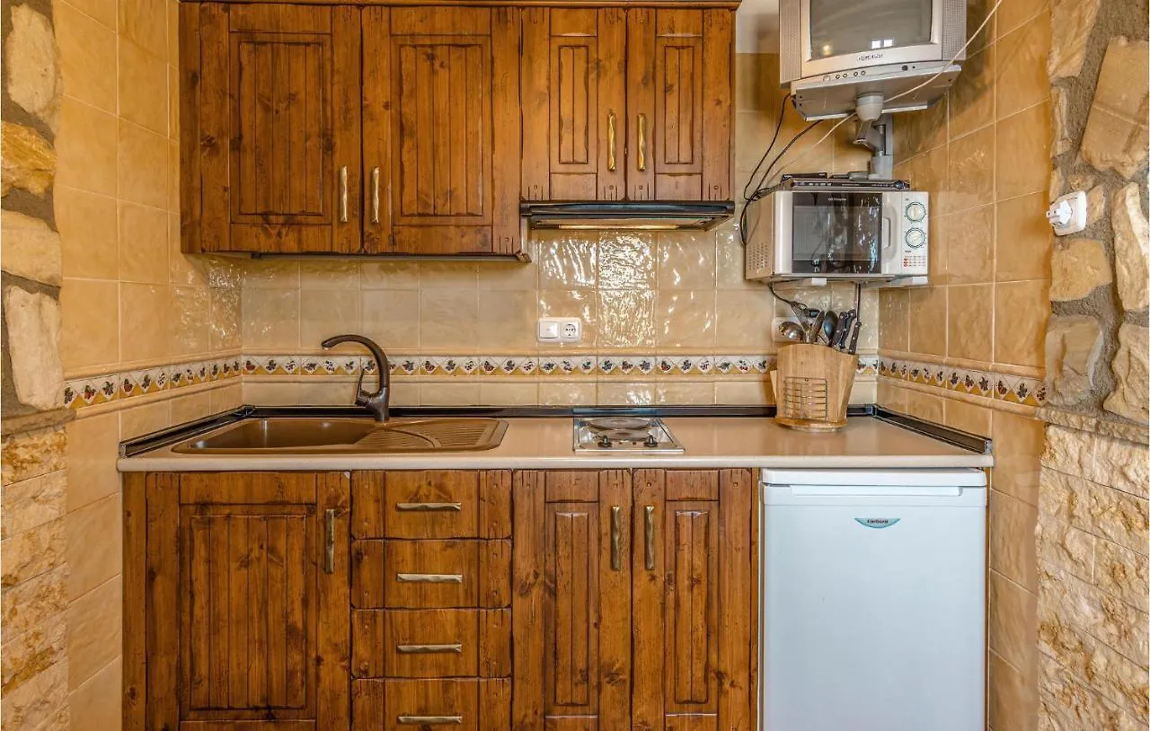 1 Bedroom Awesome Home In Mecina Bombaron Holiday home